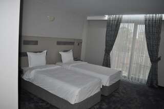 Отель Del Ponte Свиленград Двухместный номер с 1 кроватью или 2 отдельными кроватями-4